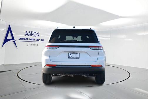 Bright White Clearcoat 2026 Jeep Grand Cherokee Altitude