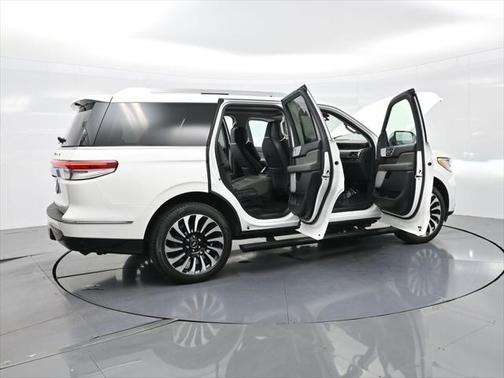 2022 Lincoln Navigator Black Label