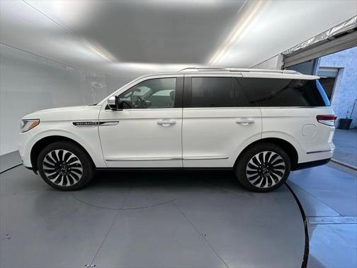 2022 Lincoln Navigator Black Label