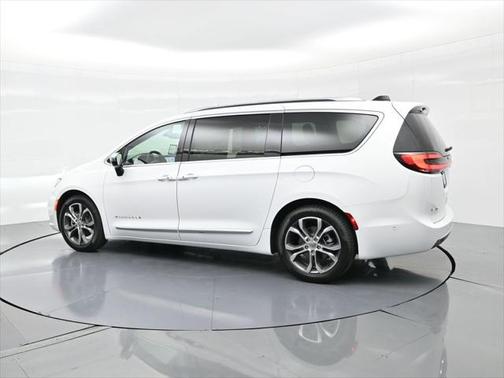 2025 Chrysler Pacifica L