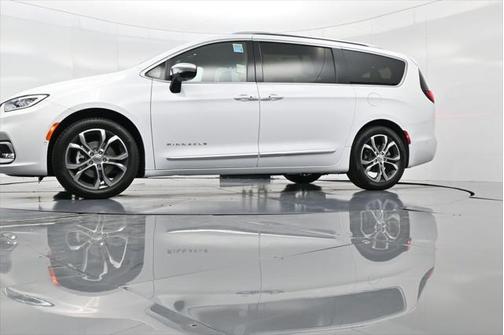 2025 Chrysler Pacifica L