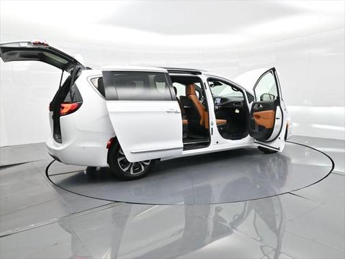 2025 Chrysler Pacifica L
