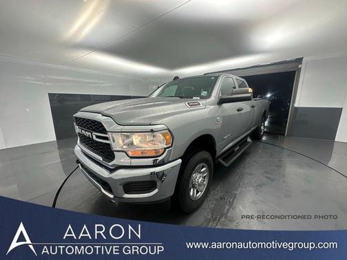 2022 RAM 3500 Tradesman Crew Cab 4x4 8' Box