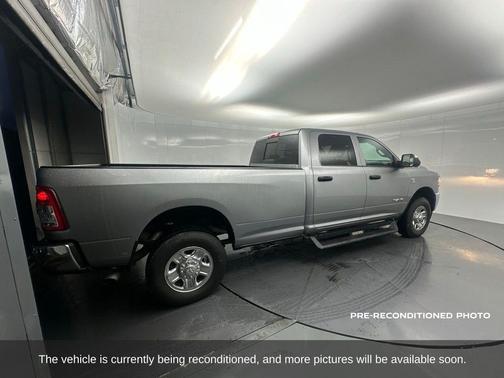 2022 RAM 3500 Tradesman Crew Cab 4x4 8' Box