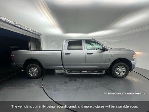 2022 RAM 3500 Tradesman Crew Cab 4x4 8' Box