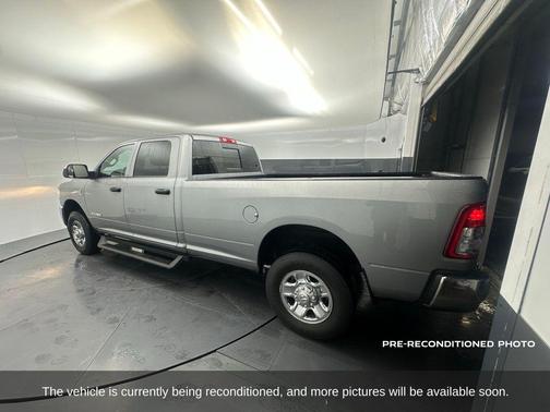 2022 RAM 3500 Tradesman Crew Cab 4x4 8' Box