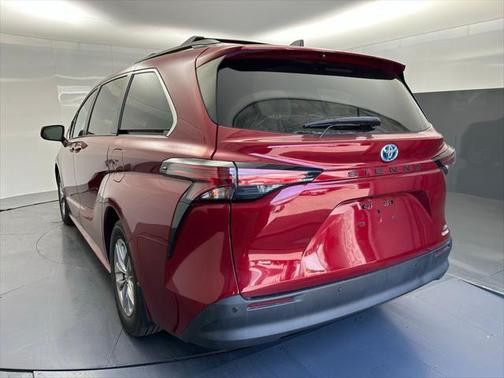 2022 Toyota Sienna XLE 7 Passenger