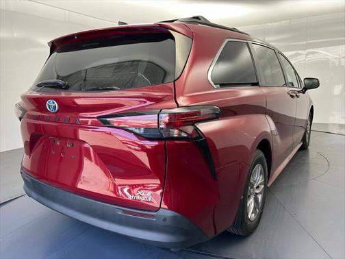 2022 Toyota Sienna XLE 7 Passenger