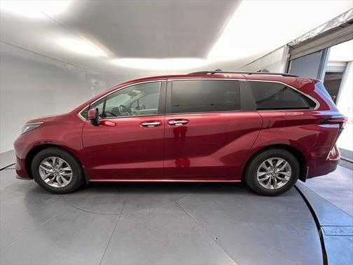 2022 Toyota Sienna XLE 7 Passenger