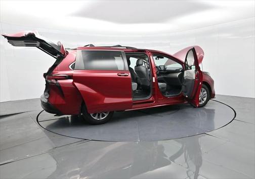 2022 Toyota Sienna XLE 7 Passenger