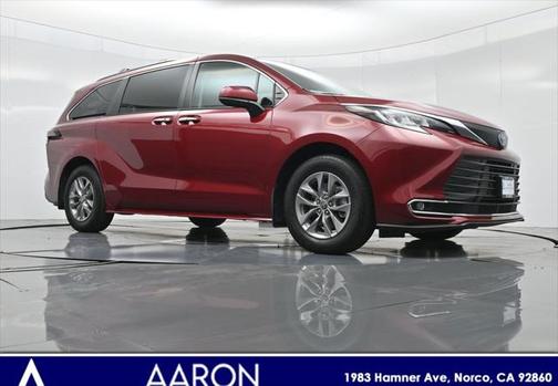 2022 Toyota Sienna XLE 7 Passenger