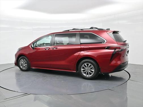 2022 Toyota Sienna XLE 7 Passenger