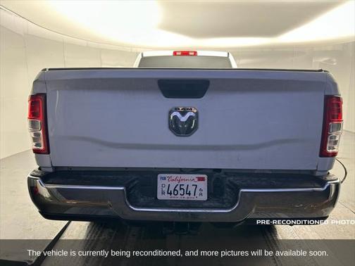 2022 RAM 2500 Tradesman Crew Cab 4x2 8' Box