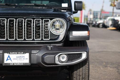 2026 Jeep Wrangler 4-Door Sahara 4x4