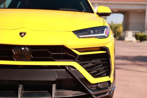2019 Lamborghini Urus Base