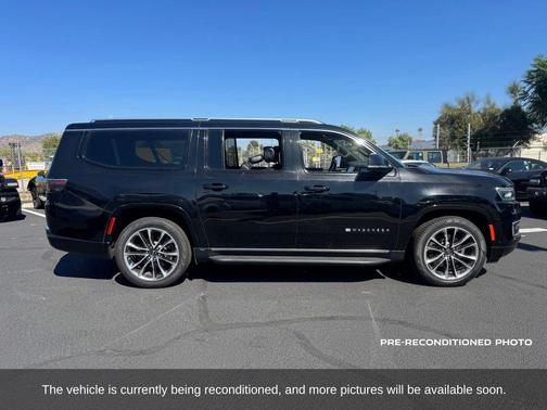 Diamond Black Crystal Pearlcoat 2023 Jeep Wagoneer L Series II 4x4