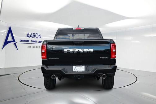 Diamond Black Crystal Pearlcoat 2026 RAM 1500 Big Horn/Lone Star