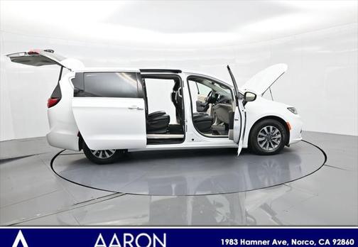 2023 Chrysler Pacifica Hybrid Touring L