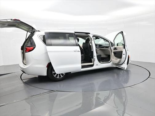 2023 Chrysler Pacifica Hybrid Touring L