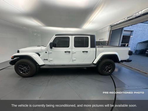 2024 Jeep Gladiator Sport S
