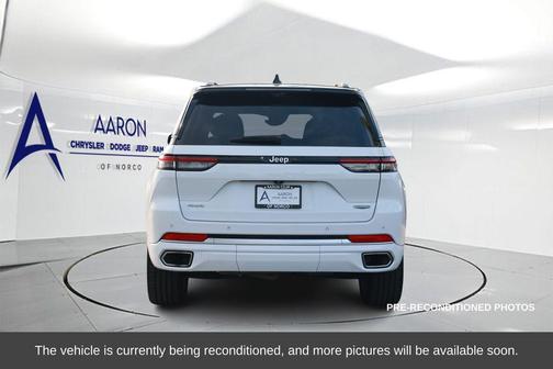 Bright White Clearcoat 2023 Jeep Grand Cherokee Summit