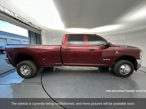 2022 RAM 3500 Tradesman Crew Cab 4x4 8' Box