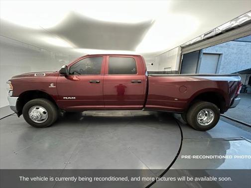 2022 RAM 3500 Tradesman Crew Cab 4x4 8' Box