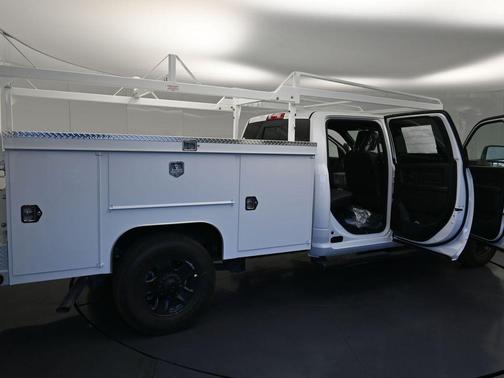 2025 RAM 2500 Tradesman Crew Cab 4x2 8' Box