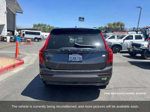 Platinum Grey Metallic 2023 Volvo XC90 Recharge Plug-In Hybrid T8 Plus Dark Theme 7-Seater