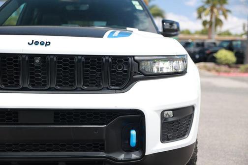 Bright White Clearcoat 2022 Jeep Grand Cherokee 4xe Trailhawk