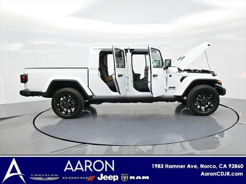 2025 Jeep Gladiator Nighthawk