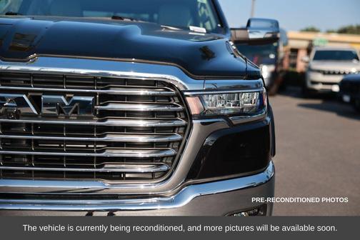 Diamond Black Crystal Pearlcoat 2025 RAM 1500 Laramie