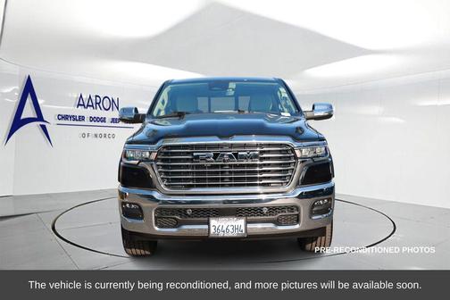 Diamond Black Crystal Pearlcoat 2025 RAM 1500 Laramie