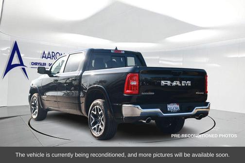 Diamond Black Crystal Pearlcoat 2025 RAM 1500 Laramie