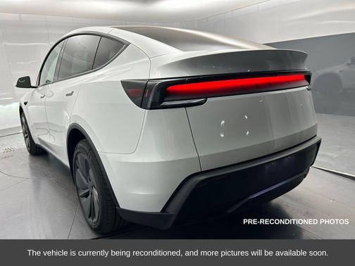 2026 Tesla Model Y Premium Rear-Wheel Drive
