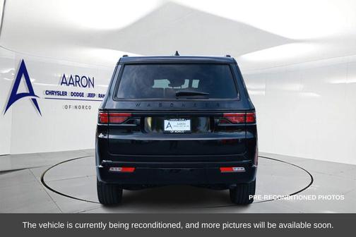 Diamond Black Crystal Pearlcoat 2024 Jeep Wagoneer Series II Carbide 4x2