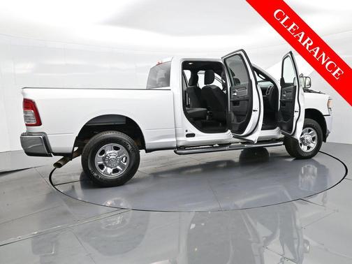 2021 RAM 3500 Big Horn Crew Cab 4x4 6'4' Box