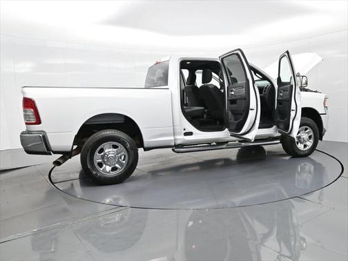 2021 RAM 3500 Big Horn Crew Cab 4x4 6'4' Box