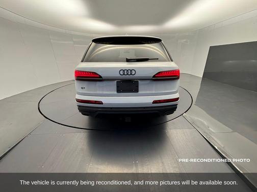 2025 Audi Q7 45 Premium Plus