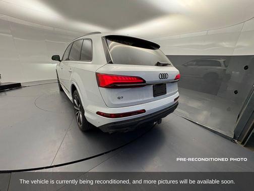 2025 Audi Q7 45 Premium Plus