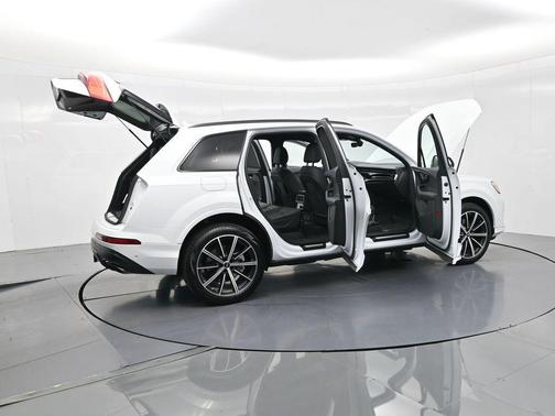 2025 Audi Q7 45 Premium Plus