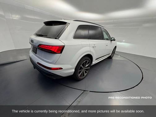2025 Audi Q7 45 Premium Plus