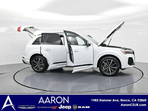 2025 Audi Q7 45 Premium Plus