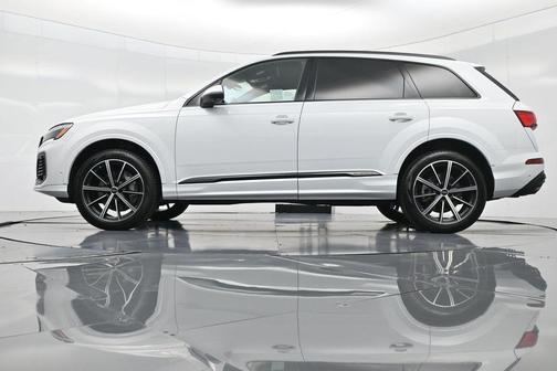 2025 Audi Q7 45 Premium Plus
