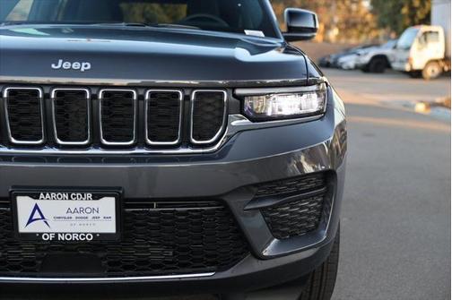 2025 Jeep Grand Cherokee Laredo