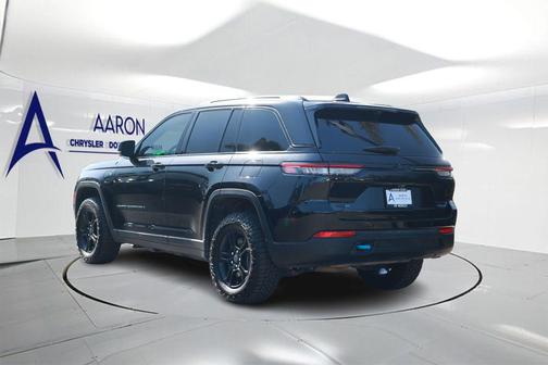 Diamond Black Crystal Pearlcoat 2022 Jeep Grand Cherokee 4xe Trailhawk
