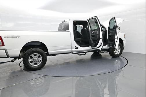 2019 RAM 2500 Big Horn Crew Cab 4x4 8' Box