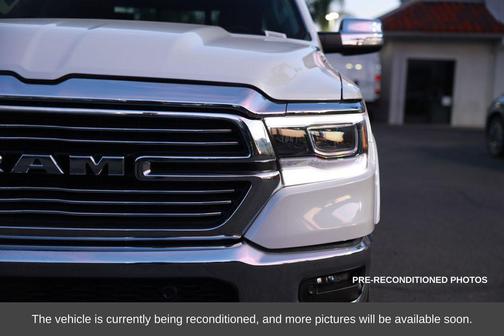 Ivory White Tri-Coat Pearlcoat 2022 RAM 1500 Laramie