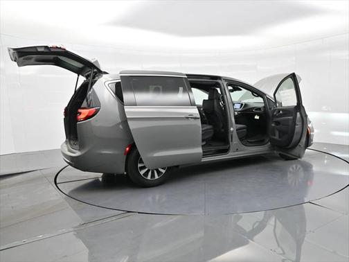 2025 Chrysler Pacifica Hybrid Select