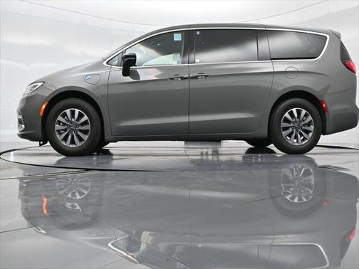 2025 Chrysler Pacifica Hybrid Select